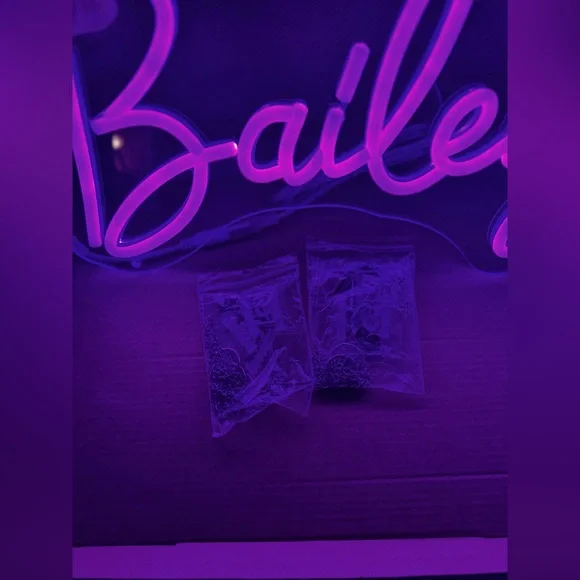 Neon purple name sign Baileigh
Brand new in box. - Picture 5 of 6